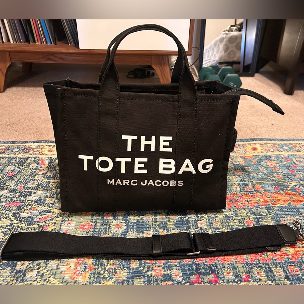 Marc Jacob’s The Tote Bag Medium Canvas